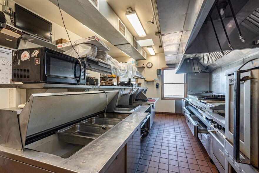 More Photos Of 232 Broadway, Wisconsin Dells Bar For Sale