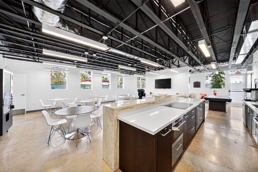 More Photos Of 7630 Biscayne Blvd, Miami Office For Lease