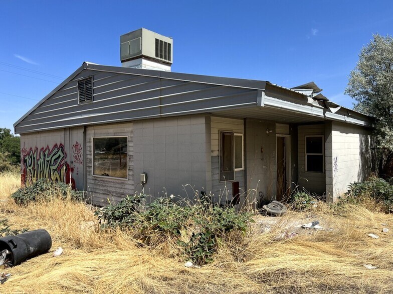 More Photos Of 1000 Washington St E, Vale Warehouse For Sale