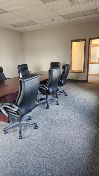 More Photos Of 1880-1888 E Fabyan Pky, Batavia Light Manufacturing For Lease