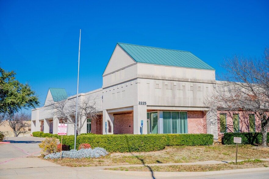 More Photos Of 2225 Avenue J, Arlington Office For Sale