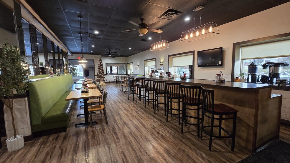 More Photos Of 1146 Macarthur Rd, Whitehall Restaurant For Lease