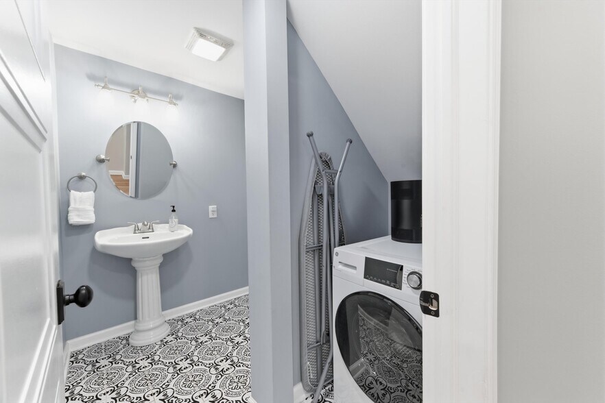 More Photos Of 149 Union Ave, Saratoga Springs Hospitality For Sale