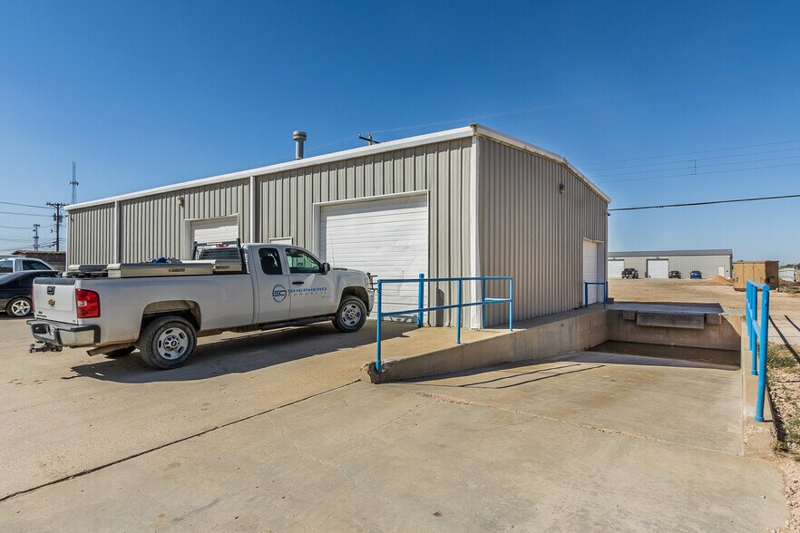 More Photos Of 6636 Canyon Dr, Amarillo Warehouse For Sale
