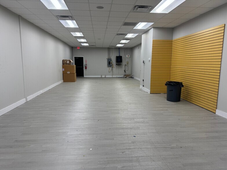 More Photos Of 2425 Scottsville Rd, Bowling Green Storefront Retail Office For Lease