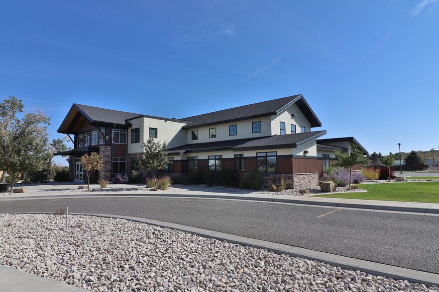 More Photos Of 502 33rd St, Cody Medical For Sale