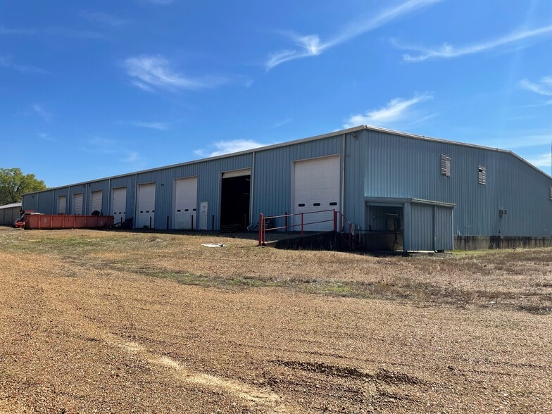 More Photos Of 5670 US-80, Jackson Manufacturing For Lease