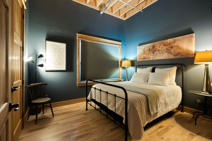 More Photos Of 207 E Main St, McMinnville General Retail For Sale