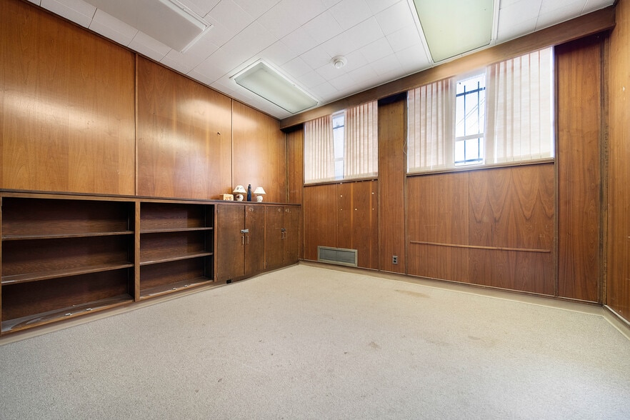 More Photos Of 19711 Greenfield Rd, Detroit Religious Facility For Sale