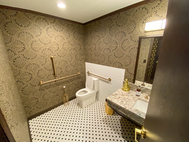 More Photos Of 3109 S Yale Ave, Tulsa Restaurant For Sale