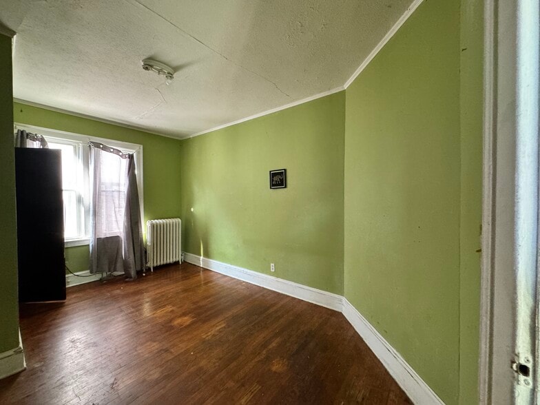 More Photos Of 102 Rowe Ave, Hartford Apartments For Sale
