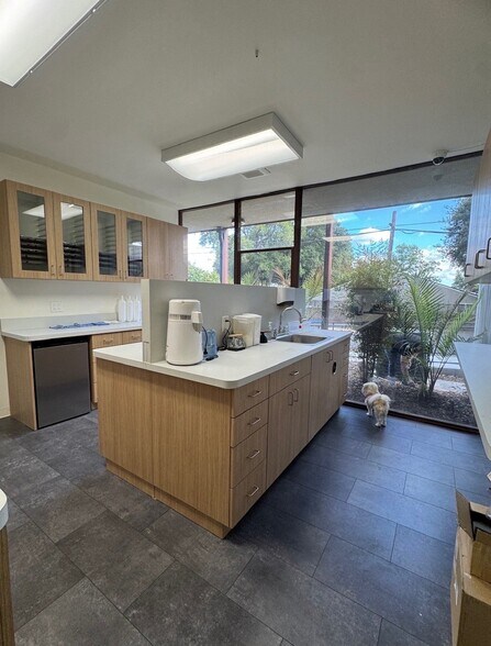 More Photos Of 814 W Foothill Blvd, Monrovia Medical For Sale