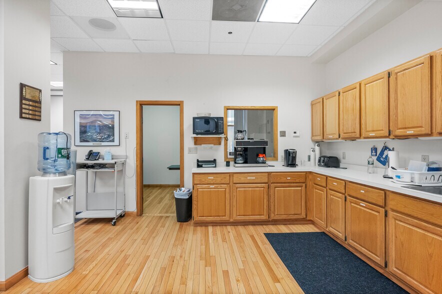 More Photos Of 19-29 Mechanic St, Worcester Office For Sale