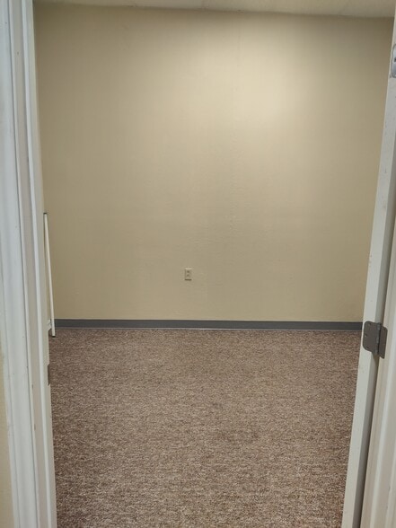 More Photos Of 2704 E Griffin Pkwy, Mission Storefront Retail Office For Lease