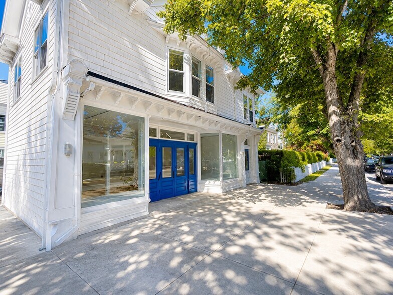 More Photos Of 290 Main St, Sag Harbor General Retail For Lease