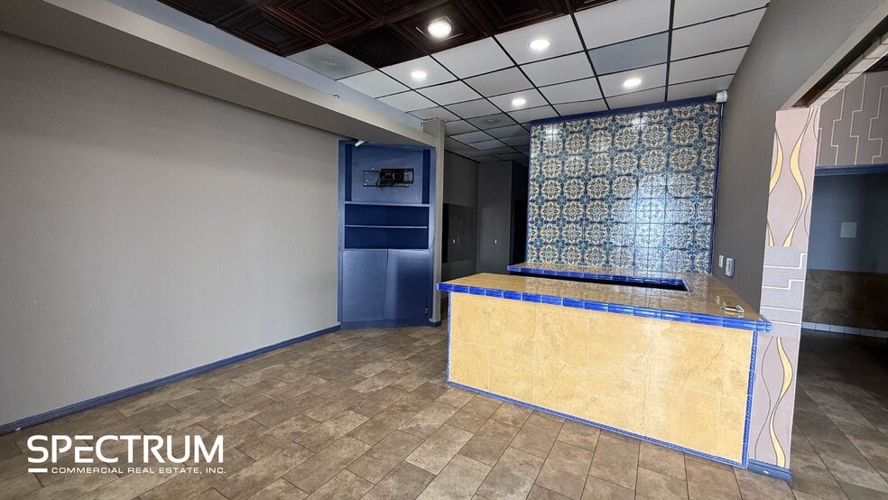 More Photos Of 18000 Ventura Blvd, Encino Restaurant For Lease