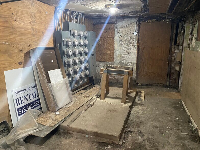 More Photos Of 38 S Main Ave, Albany Multifamily For Sale