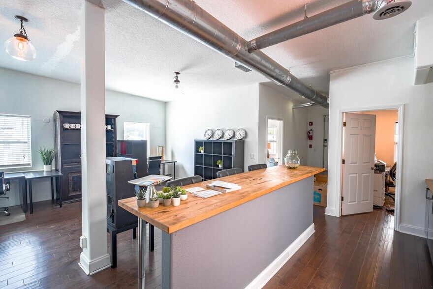 More Photos Of 2531 Central Ave, Saint Petersburg Coworking Space