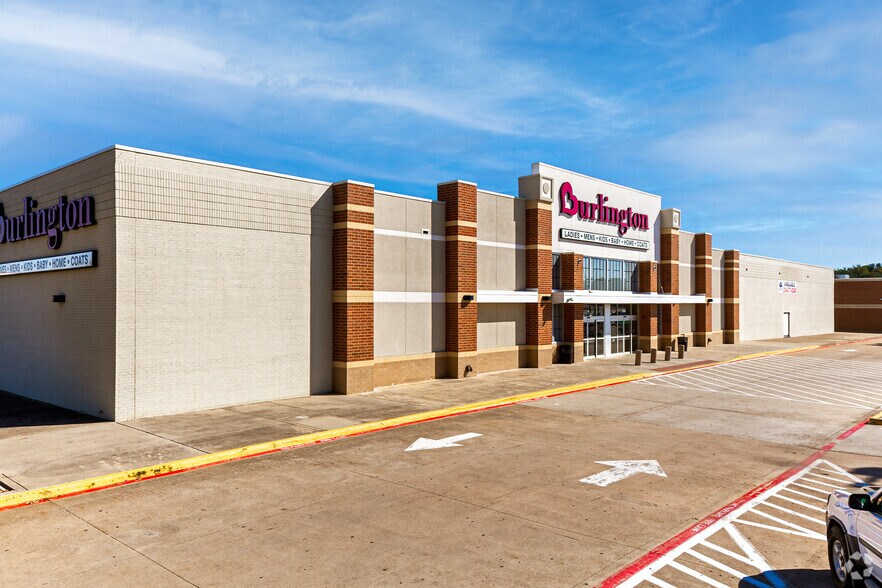 More Photos Of 6801-7049 Ridgmar Meadow Rd, Fort Worth Unknown For Lease