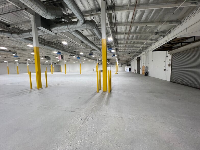 More Photos Of 21310-21314 Lassen St, Chatsworth Warehouse For Lease