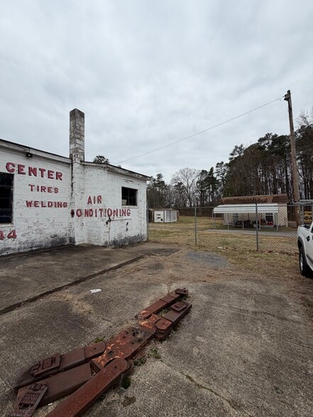 More Photos Of 10615 Crain hwy, Faulkner Auto Repair For Sale