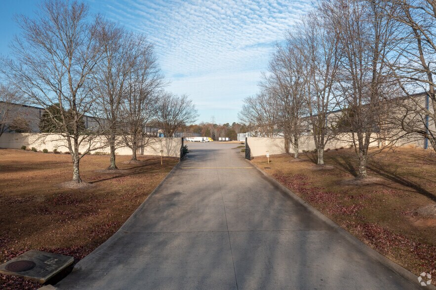 More Photos Of 160 National Ave, Spartanburg Warehouse For Lease