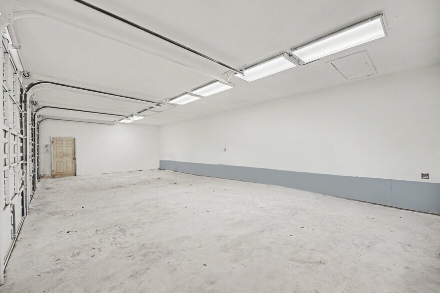 More Photos Of 7731 Industrial Rd, Melbourne Warehouse For Lease
