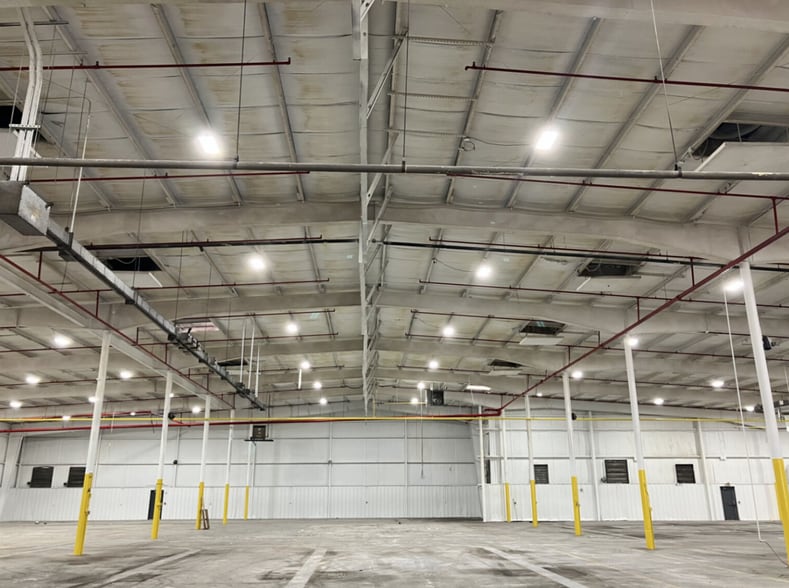 More Photos Of 300 E 39th St, Hastings Distribution For Lease