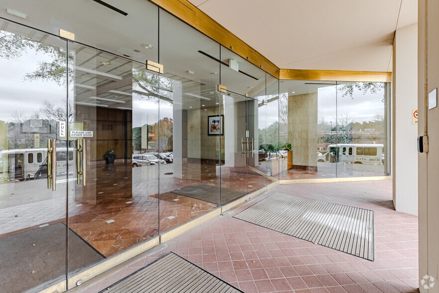 More Photos Of 1895 Phoenix Blvd, Atlanta Office For Lease