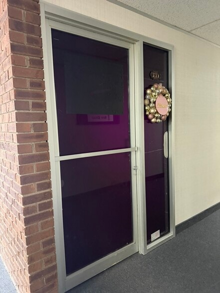More Photos Of 25140 Lahser Rd, Southfield Office For Sale