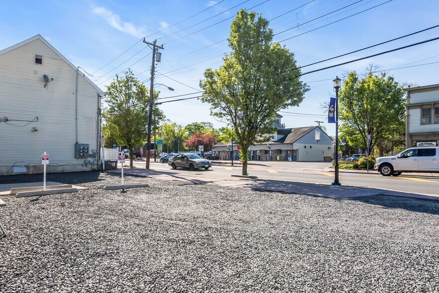 More Photos Of 11 E Main St, Tuckerton General Retail For Lease