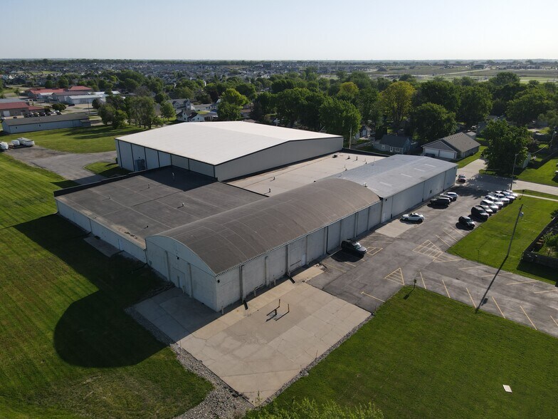 More Photos Of 512 NE Main St, Grimes Distribution For Sale