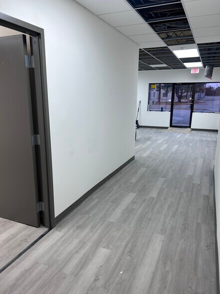 More Photos Of 4515 N 56th St, Lincoln Light Distribution For Lease