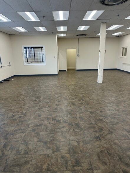 More Photos Of 59 Thomas North Rd, Hawthorne Warehouse For Lease