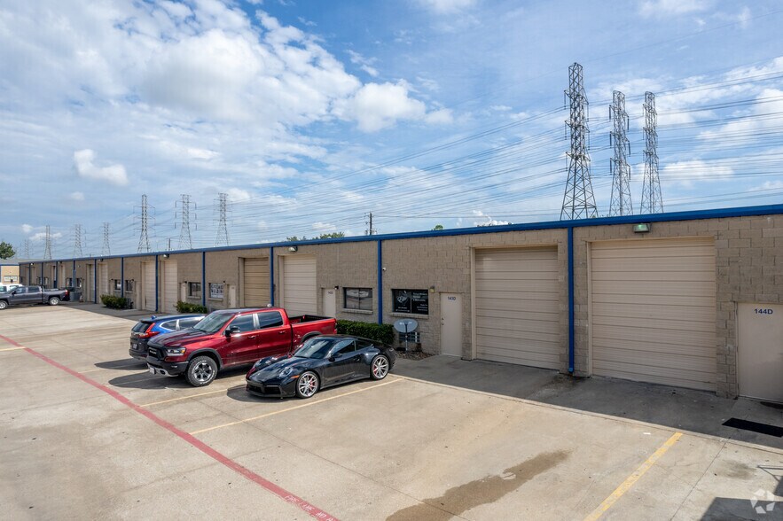More Photos Of 15255 Gulf Fwy, Houston Unknown For Lease