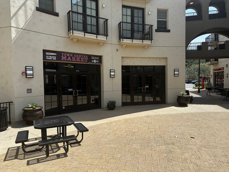 More Photos Of 45 Rincon Dr, Camarillo General Retail For Lease