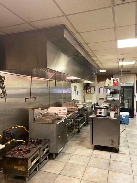 More Photos Of 413 N Charles St, Baltimore Restaurant For Lease