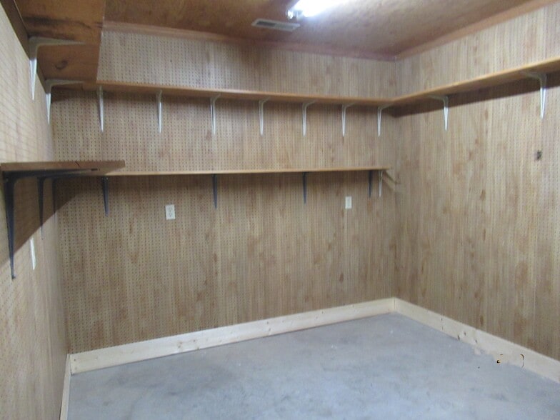 More Photos Of 220 SE Pike Rd, Sumter Garden Center For Lease