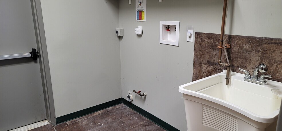 More Photos Of 131 New Rd, Parsippany Storefront For Lease