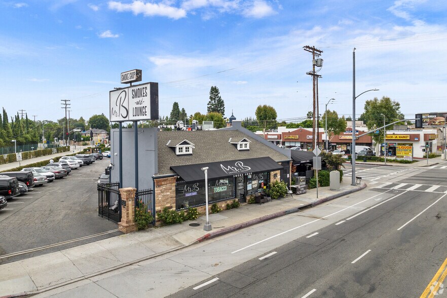More Photos Of 6000 Woodman Ave, Van Nuys General Retail For Sale