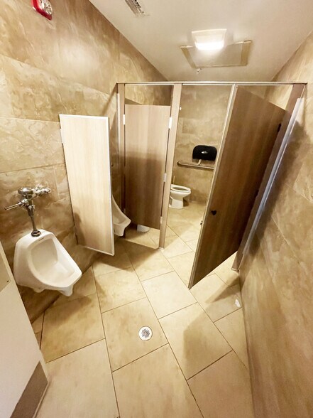 More Photos Of 1901 Leonid Rd, Jacksonville Schools For Sale