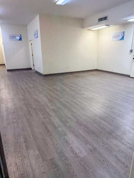 More Photos Of 2112 N Navarro St, Victoria Office For Lease