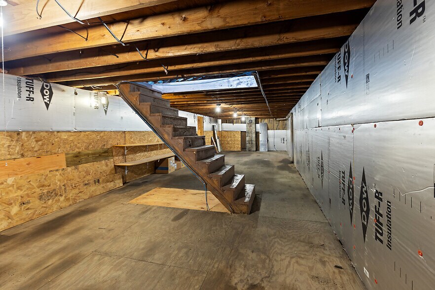 More Photos Of 152 Fairfield St, Oakland Flex For Sale