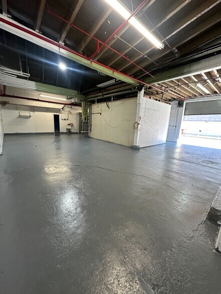 More Photos Of 3064 Review Ave, Long Island City Warehouse For Lease