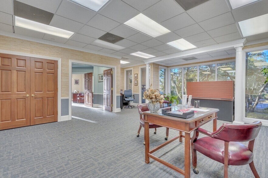 More Photos Of 52 New Orleans Rd, Hilton Head Island Office For Sale