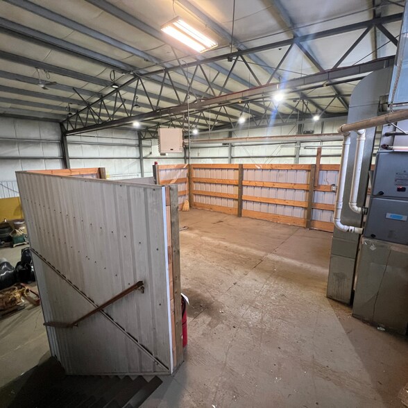 More Photos Of 4418 51 Av, Redwater Warehouse For Sale