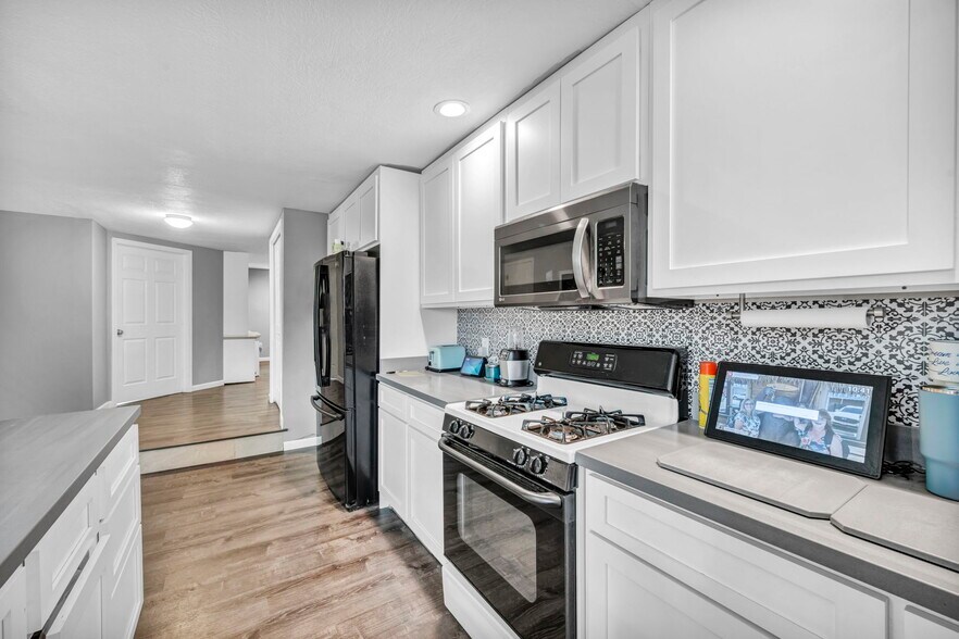 More Photos Of 100 Factory St, LaGrange Flex For Sale