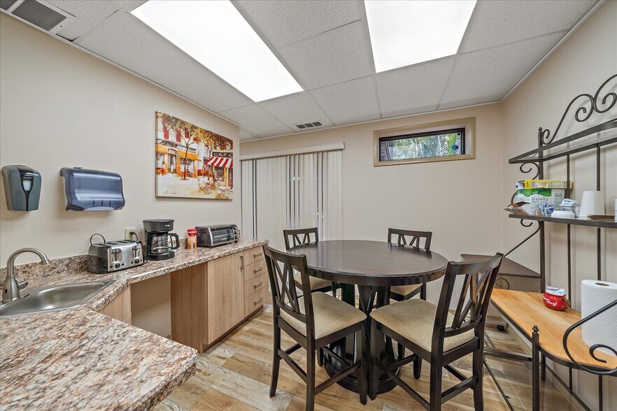 More Photos Of 1872 Tamiami Trl S, Venice Office For Sale