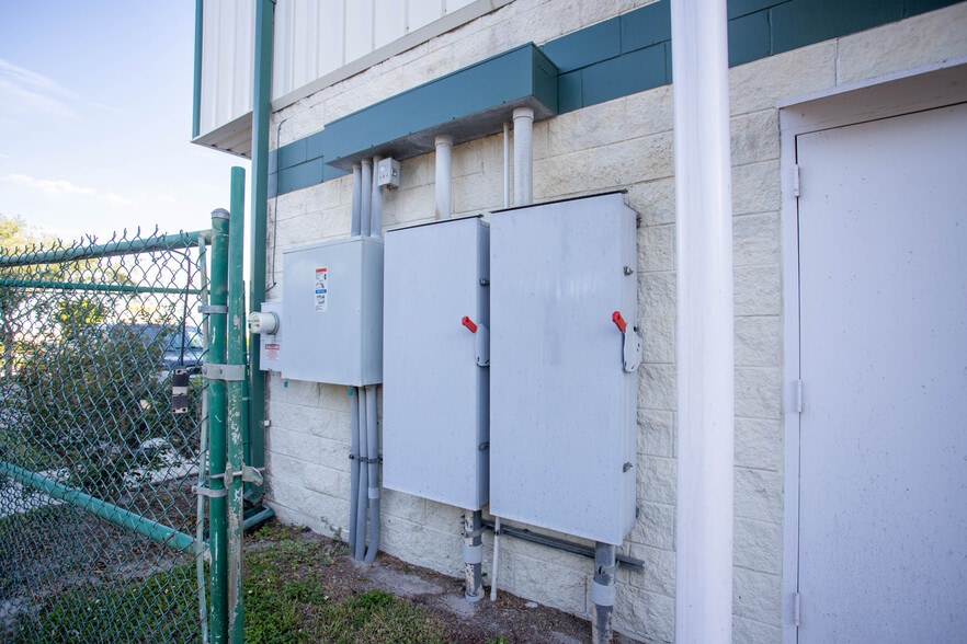 More Photos Of 1205 Crown Park Cir, Winter Garden Warehouse For Sale