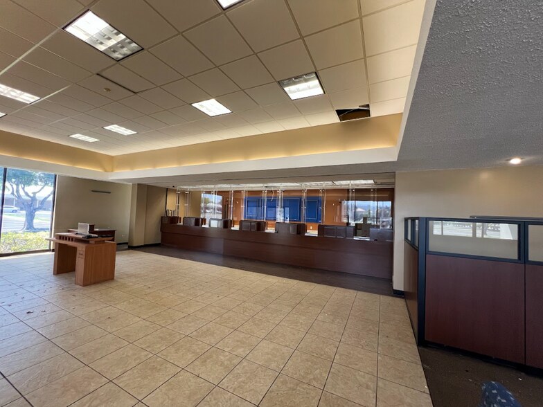More Photos Of 300 E Dania Beach Blvd, Dania Bank For Lease